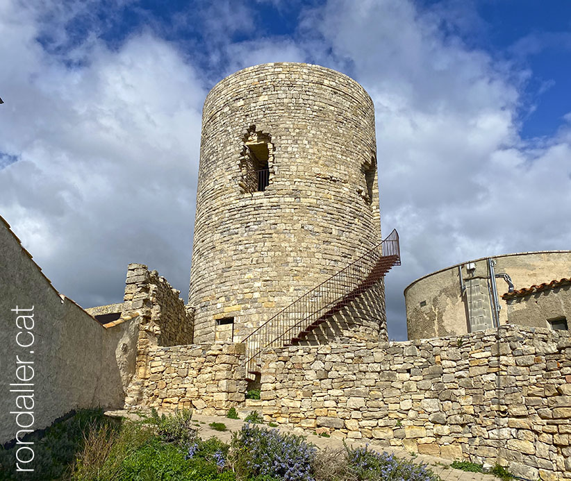 Ametlla de Segarra. Torre circular de l'antic castell.