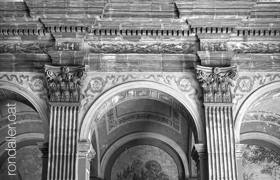 Església de l'Esperança de s'Agaró. Interior de la nau amb decoració neoclàssica.