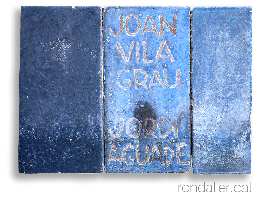 Signatura de Joan Vila-Grau i Jordi Aguadé al mosaic Luxemburg.