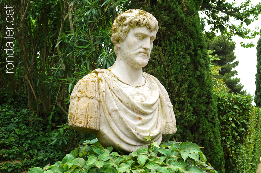 Jardins de Santa Clotilde de Lloret de Mar. Escultura d'un bust romà.