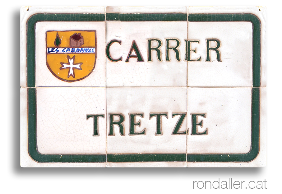 Itinerari per les Cabanyes. Placa del carrer Tretze.