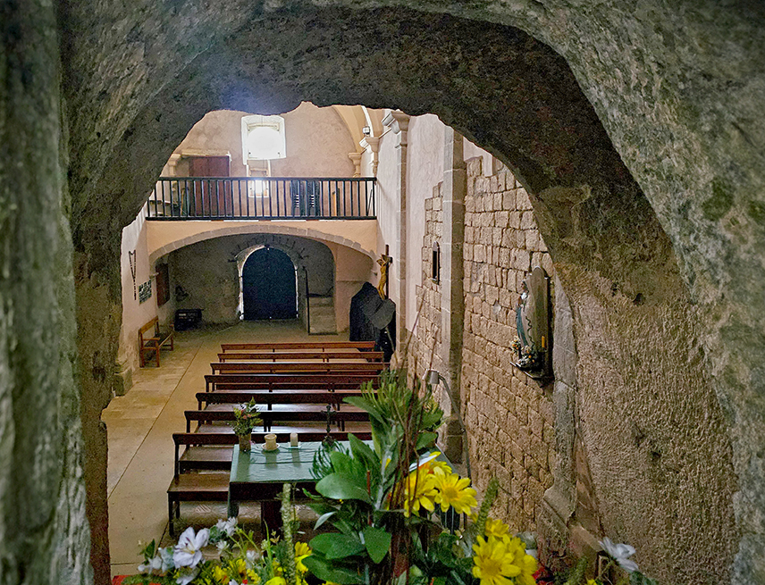 Ermita de Sant Marc de Gironella. Vista de l'interior de la nau.